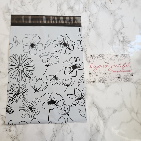 56 10x13” ASSORTED DESIGN POLYMAILERS & POSTAL CARDS 6×4. - Picture 4 of 8